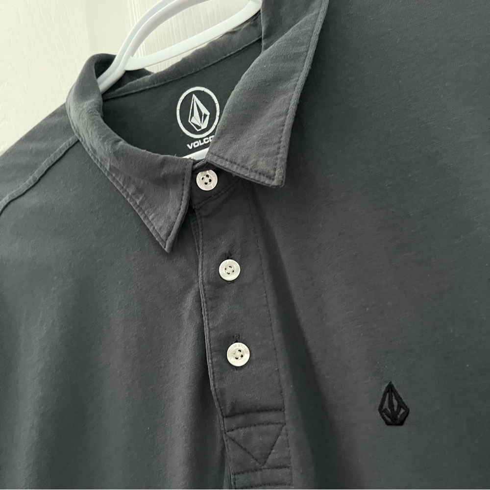 3/30$💥 Volcom polo t shirt tee Men XL Gray short sleeve logo preppy buttons - Picture 3 of 5